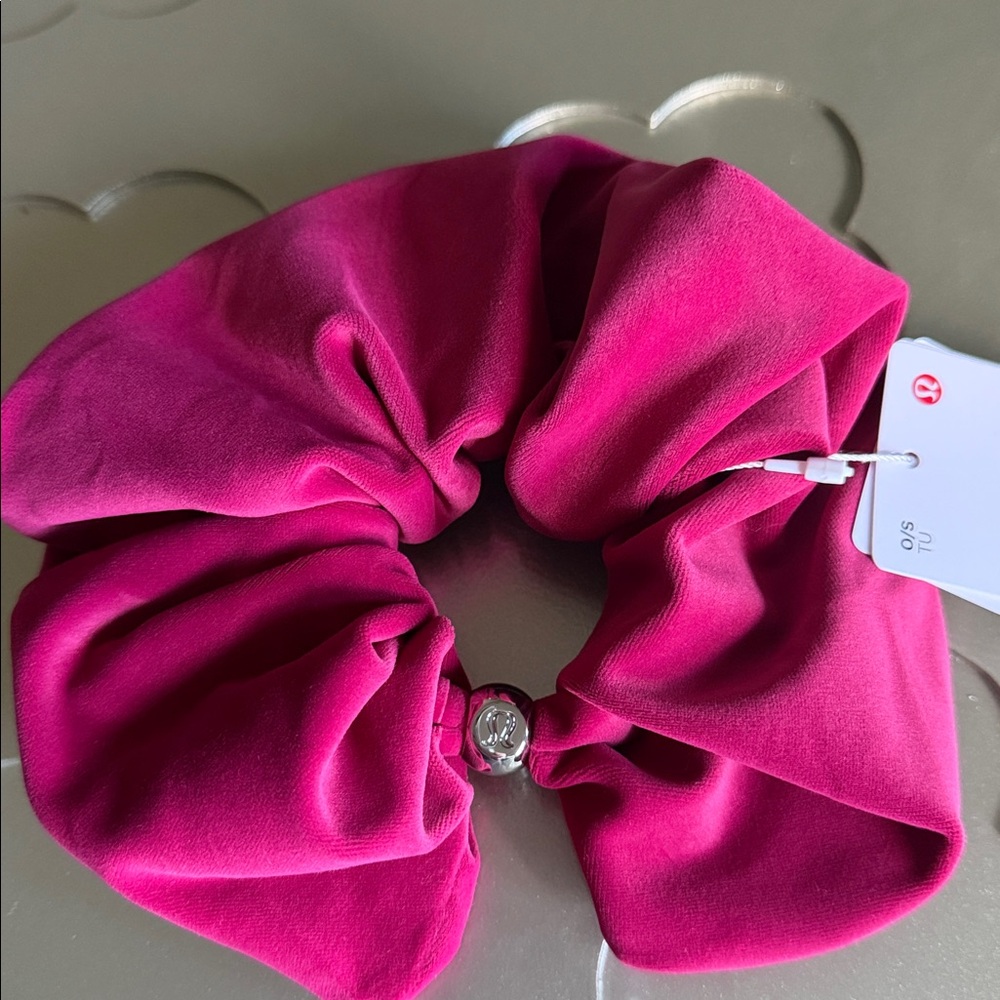 🆕 LULULEMON Uplifting Oversized Scrunchie Velvet Berry Rumble NWT - Picture 3 of 9